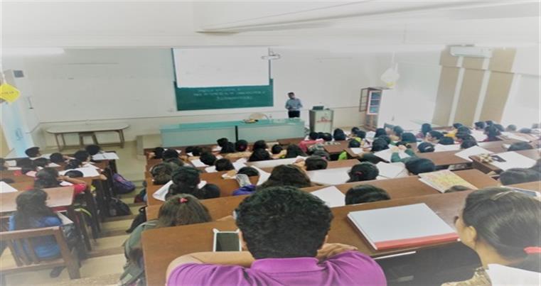 Dr Jayaprakash Natarajan  Analytical Scientist addressing the Students of our College